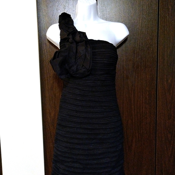 Short little black dress - Picture 4 of 6